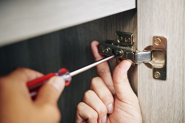 Cabinet Hinge Installation in Midlothian